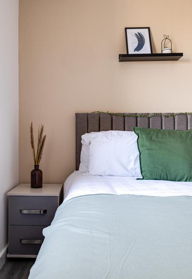 Top Floor Apartment With Private Balcony In Stockport Centre By Hass Haus Eksteriør billede