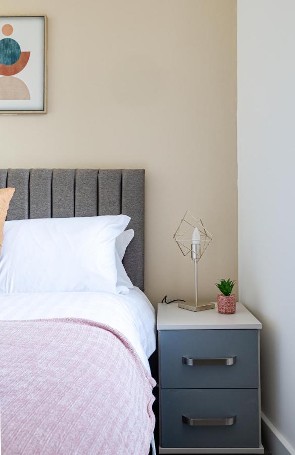 Top Floor Apartment With Private Balcony In Stockport Centre By Hass Haus Eksteriør billede