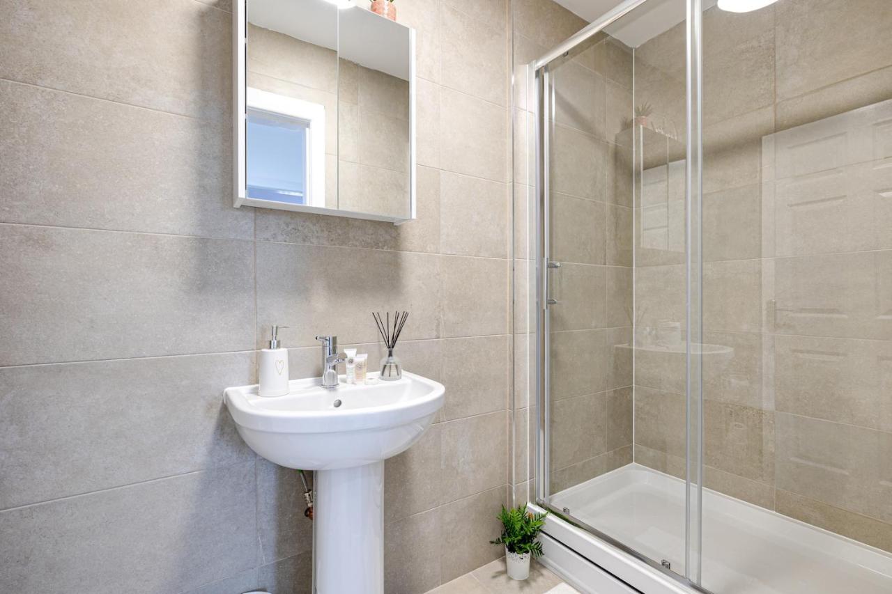 Top Floor Apartment With Private Balcony In Stockport Centre By Hass Haus Eksteriør billede
