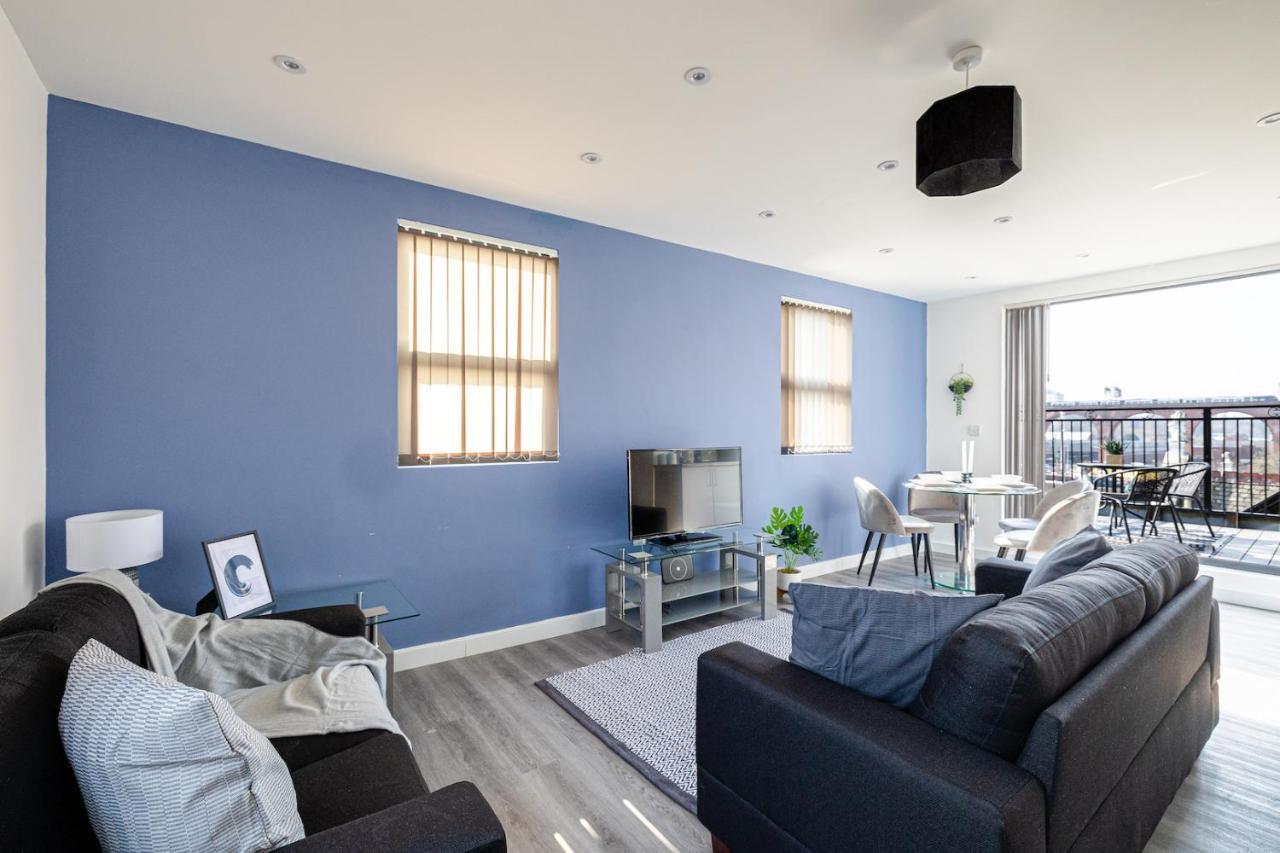 Top Floor Apartment With Private Balcony In Stockport Centre By Hass Haus Eksteriør billede