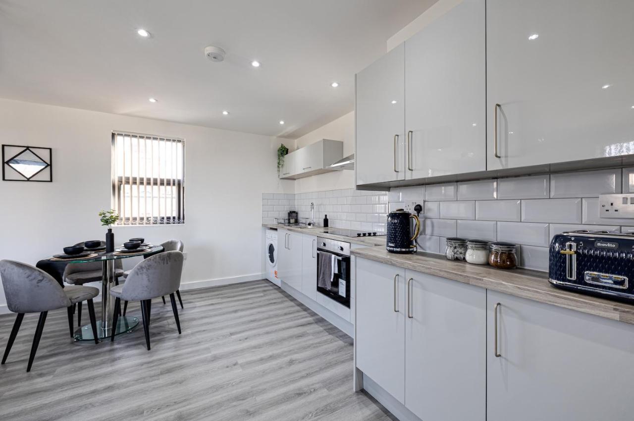 Top Floor Apartment With Private Balcony In Stockport Centre By Hass Haus Eksteriør billede