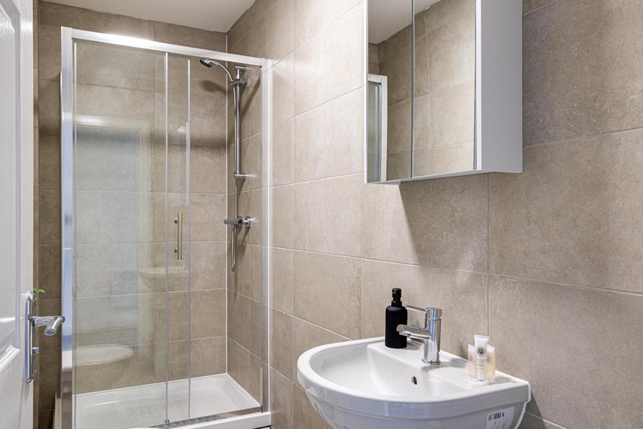 Top Floor Apartment With Private Balcony In Stockport Centre By Hass Haus Eksteriør billede