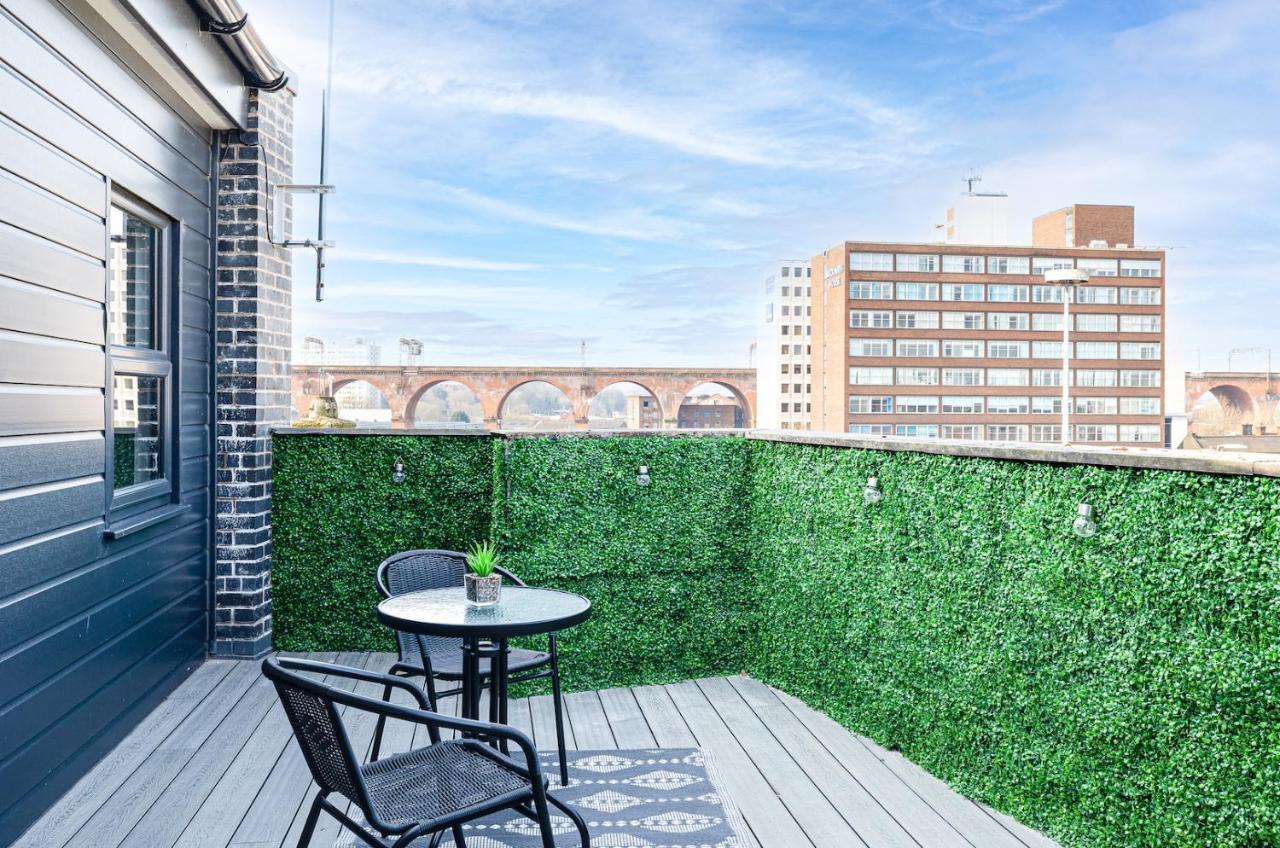 Top Floor Apartment With Private Balcony In Stockport Centre By Hass Haus Eksteriør billede