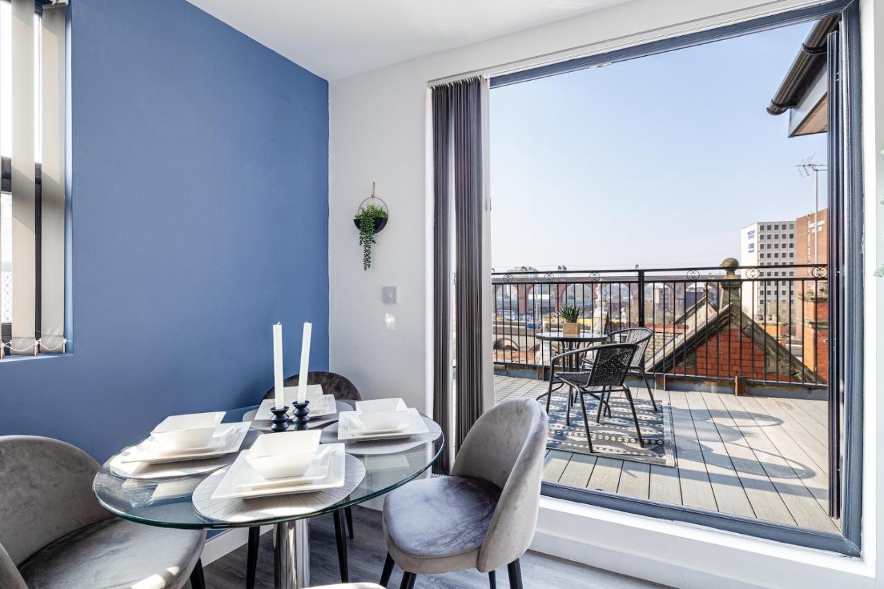 Top Floor Apartment With Private Balcony In Stockport Centre By Hass Haus Eksteriør billede