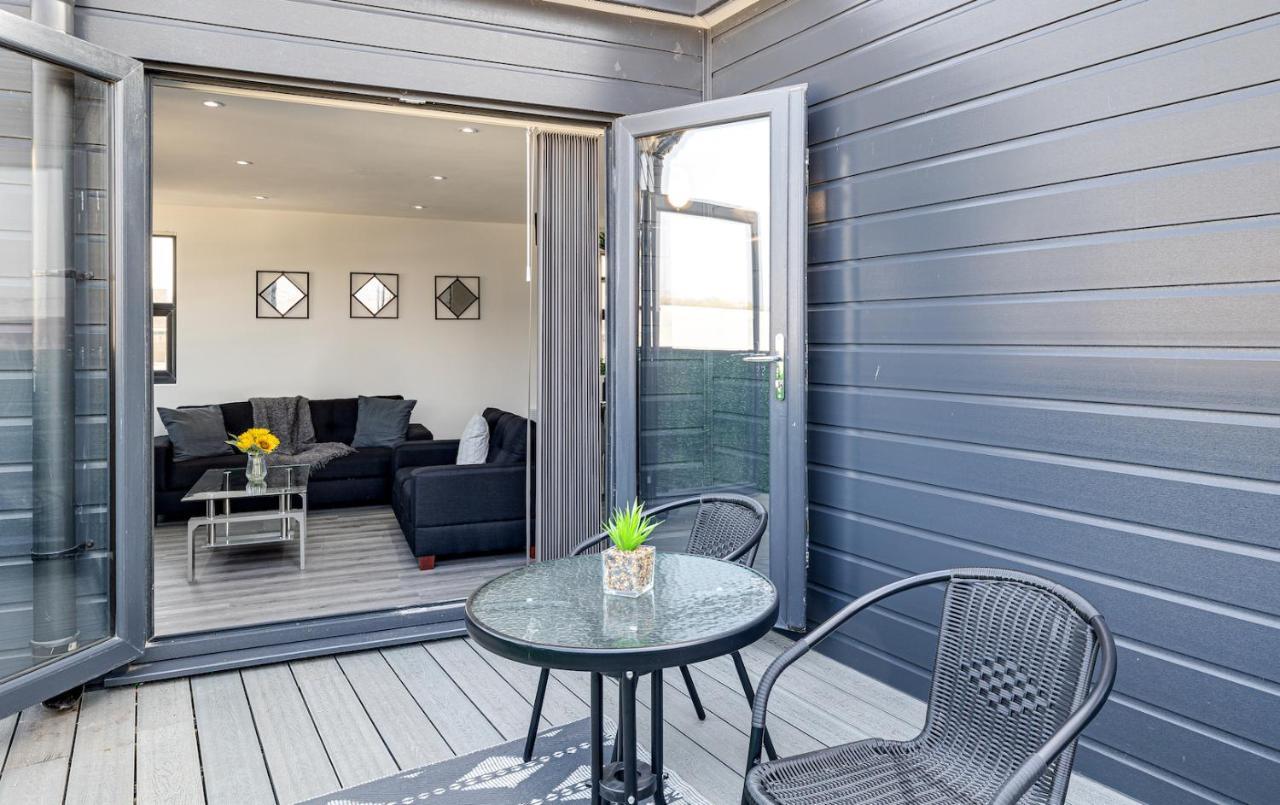 Top Floor Apartment With Private Balcony In Stockport Centre By Hass Haus Eksteriør billede
