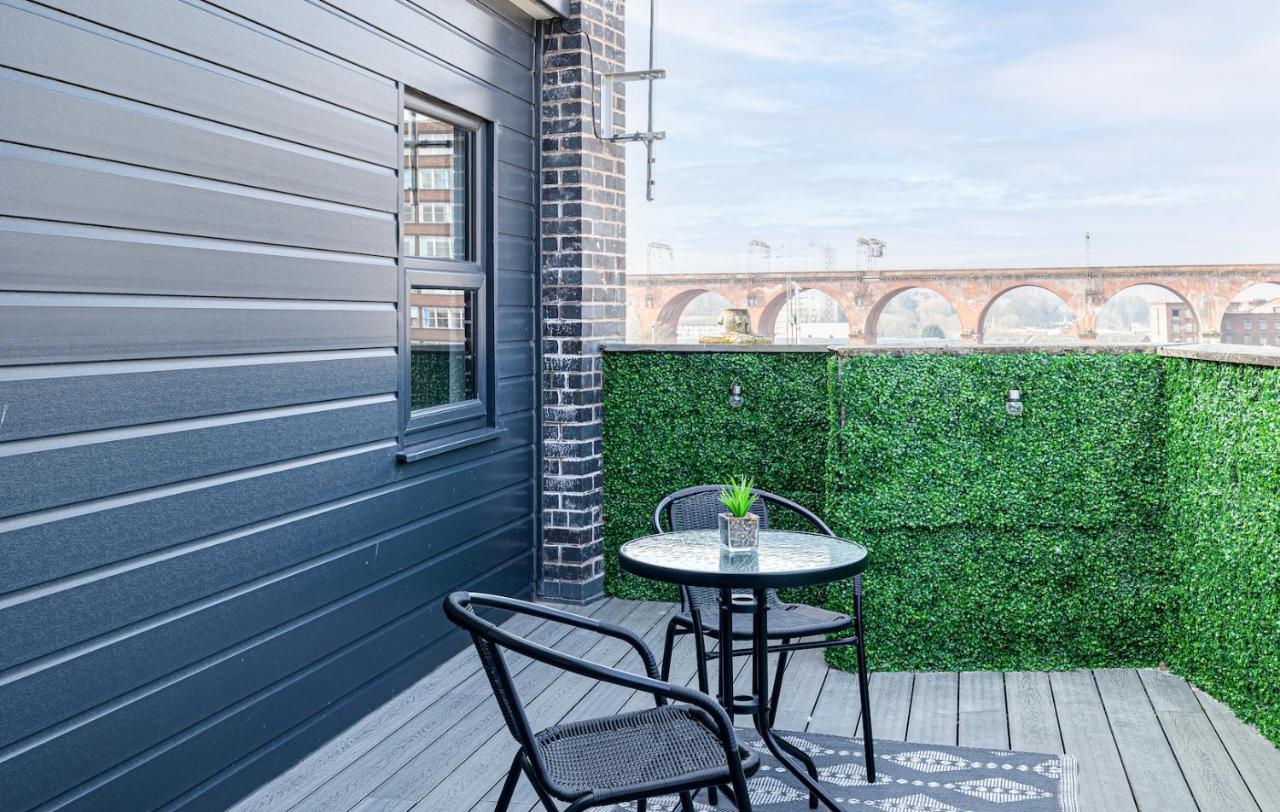 Top Floor Apartment With Private Balcony In Stockport Centre By Hass Haus Eksteriør billede